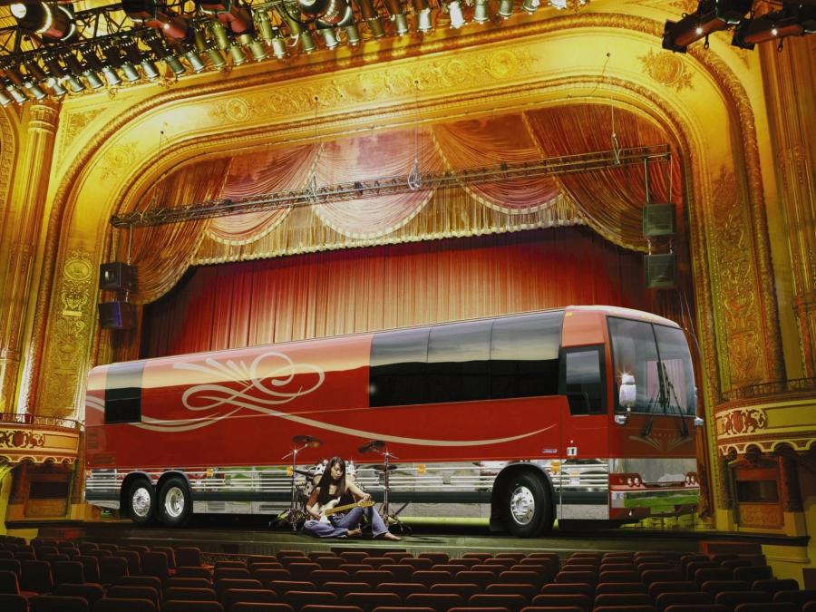  Prevost XLII Series 2004 года  (фото 1 из 4)